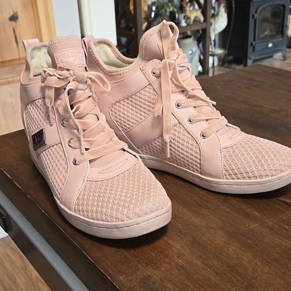 Guess Wedge Sneaker Womens Size 10 Pink with Velvet Laces Excellent Condition - Picture 3 of 9